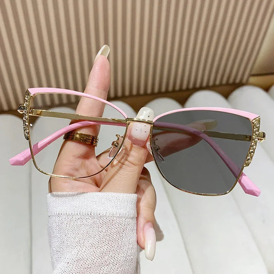 001 Fashion Cat Eye Anti Blue Light Photochromic Glasses Women Vintage Triangle Metal Frame Color Change Eye Protection Spectacles